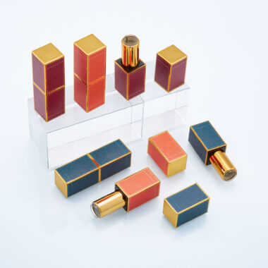 Luxury magnetic lipstick tubes in custom colors and finishes